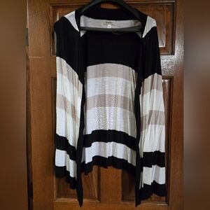 Dressbarn Women's size XL black, white, and tan wrap around cardigan.
